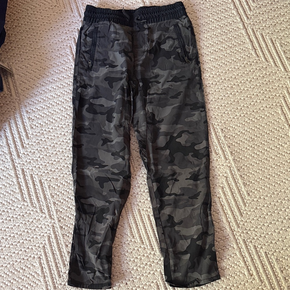 GAP Boys Gray & Black Camo Joggers